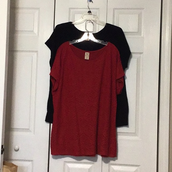 Bundle of 2 Tops with Lace - Picture 2 of 5